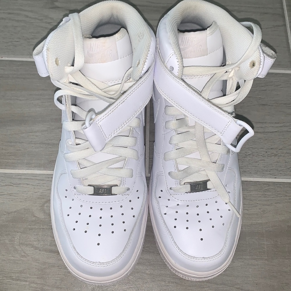 Men’s white AF1 size 9 high top